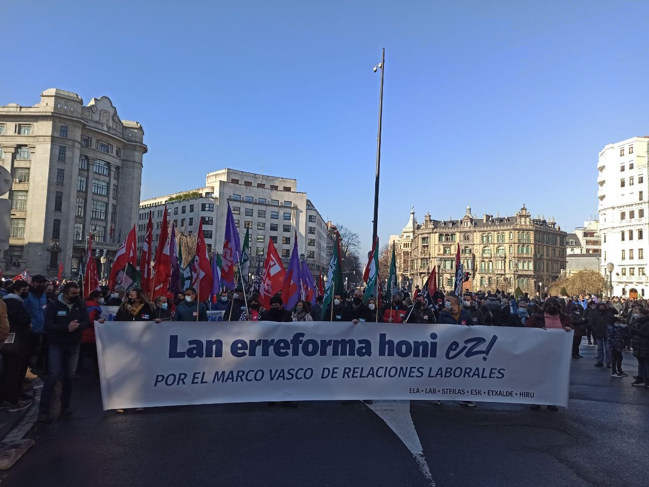 Aiaraldean eta Euskal Herrian egin dezagun posible! Lan erreforma honi ez!