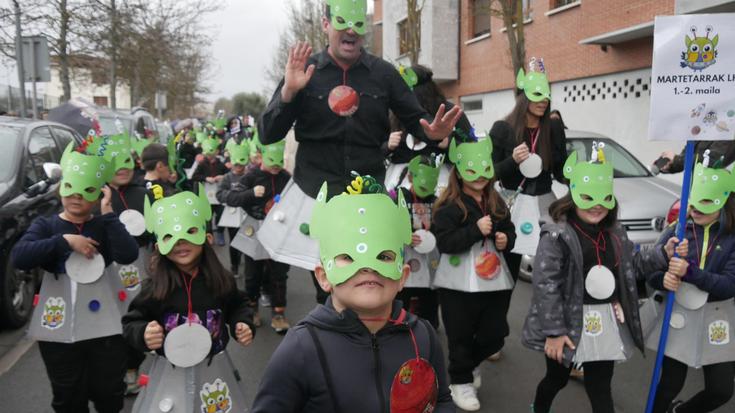 Mendiko Eskolako umeek espazioaren konkista atera dute kalera