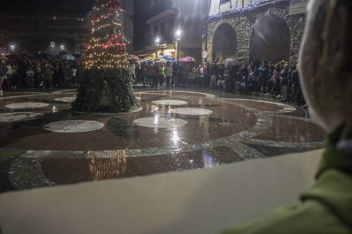 Jende ugarik salatu zuen atz 10 1513671261703