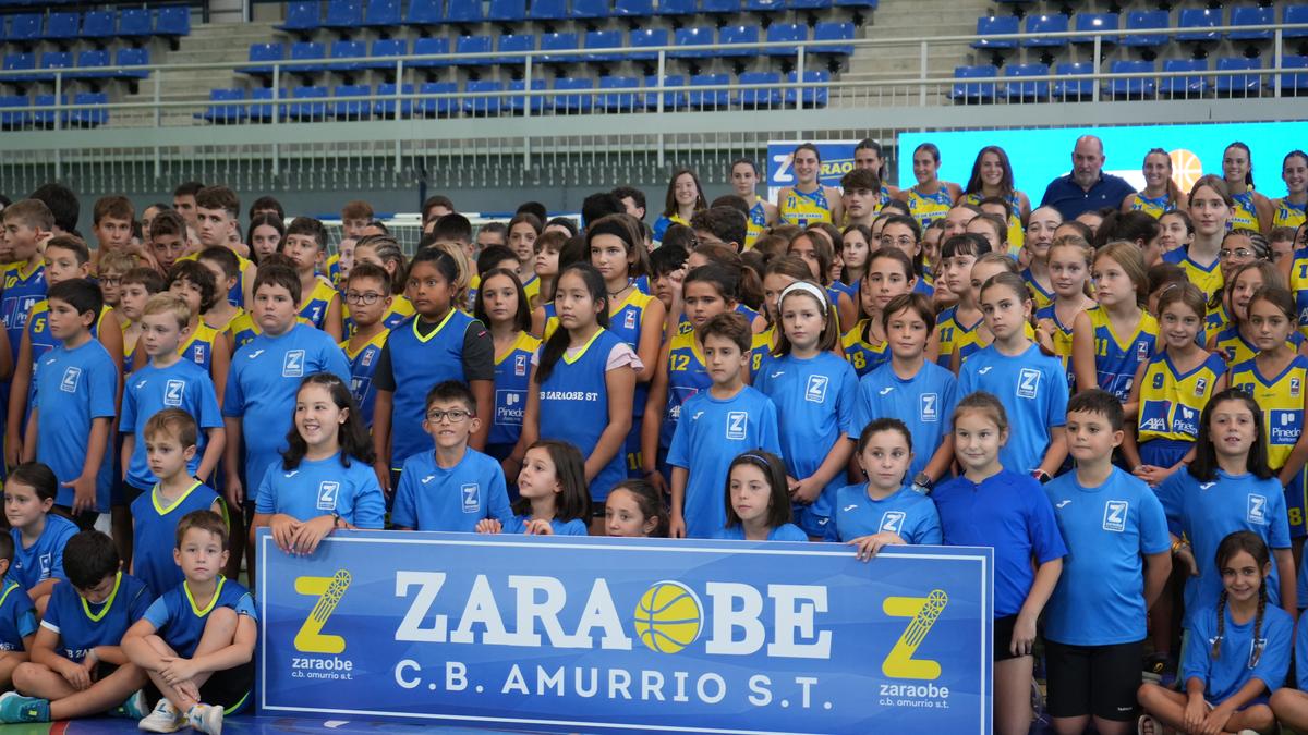 Zaraobe Saskibaloi Taldearen aurkezpenak ehunka lagun batu ditu