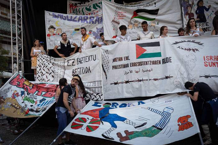 Festa-giro goria piztu du La 22 1755256963814