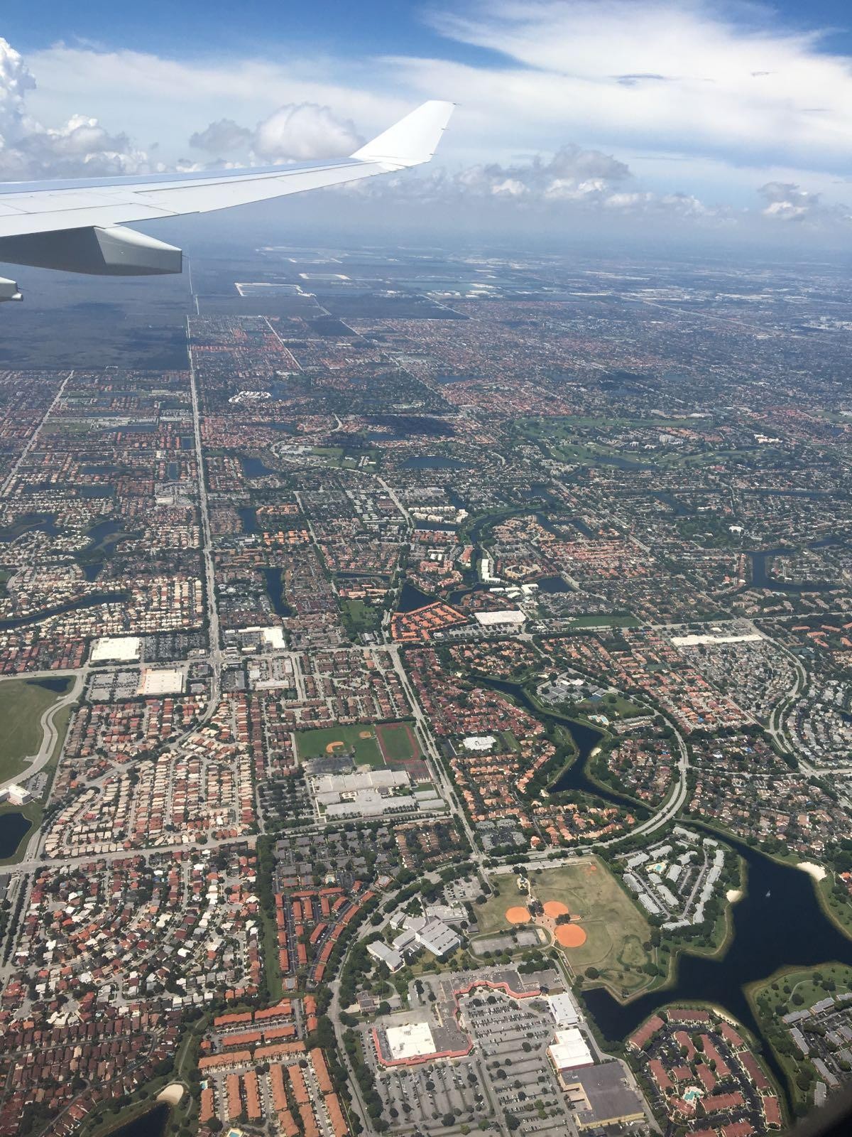 Miami. Eskuadra, kartaboia eta konpasarekin diseinatutako hiria