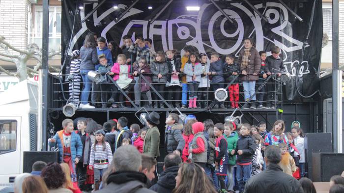 Suak agurtu zituen Aratustea 6 1488368663679