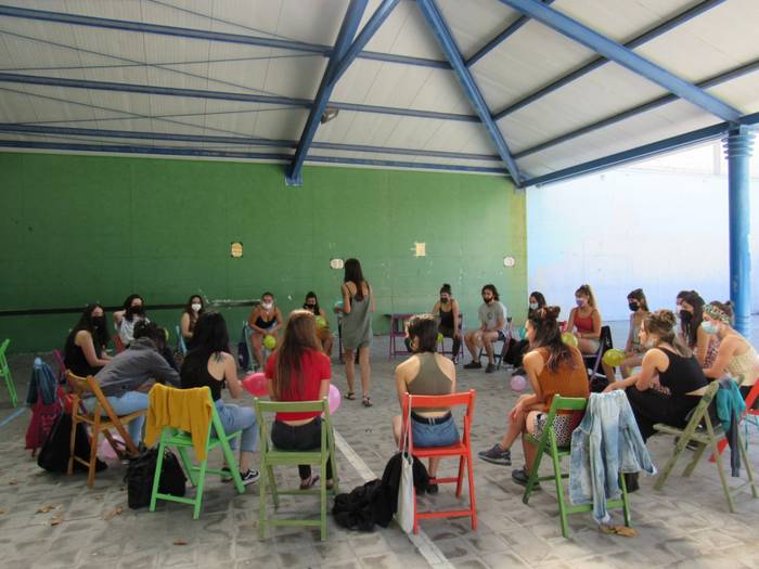 Kantukada eta eztabaida, Arabako Gazte Feministon Topaketak aisialdia eta trebakuntza uztartuko ditu bihar Laudion