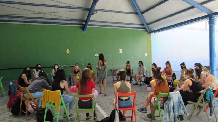 Kantukada eta eztabaida, Arabako Gazte Feministon Topaketak aisialdia eta trebakuntza uztartuko ditu bihar Laudion