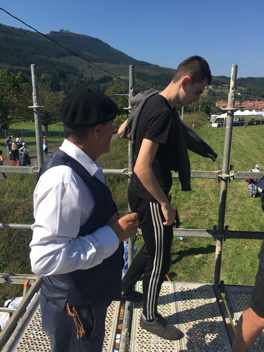 300 lagunek hartu dute parte Jose Arrueren margolanaren antzezpenean - 19