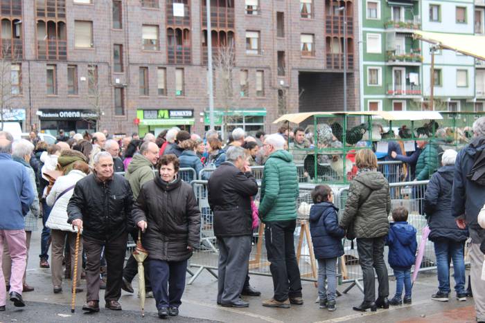 Ehunka lagunek berotu dute D 20 1521813992994