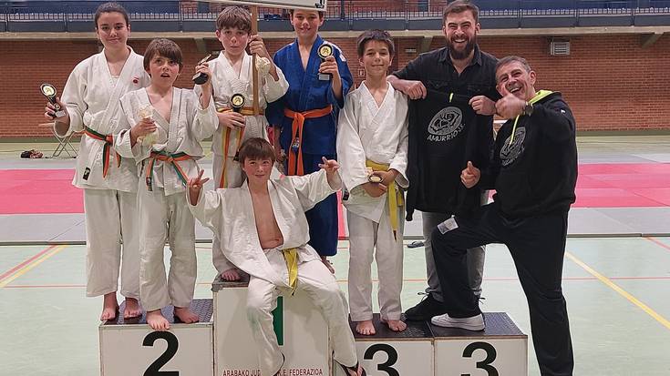 Amurrioko Judo klubak Arabako kimuen eta benjaminen txapelketak irabazi ditu