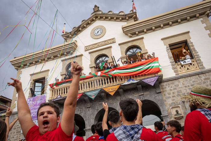 Lehertu da festa-giroa Amurr 77 1755025758268