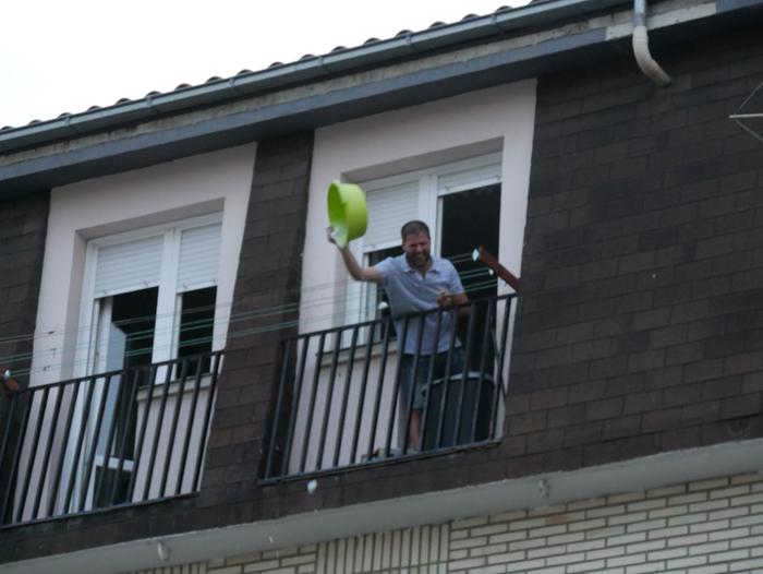 Ura eskatzen zeharkatu dute  71 1536437556757