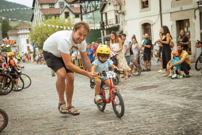 Bizikletak irudimenez jantzi 25 1757325707362