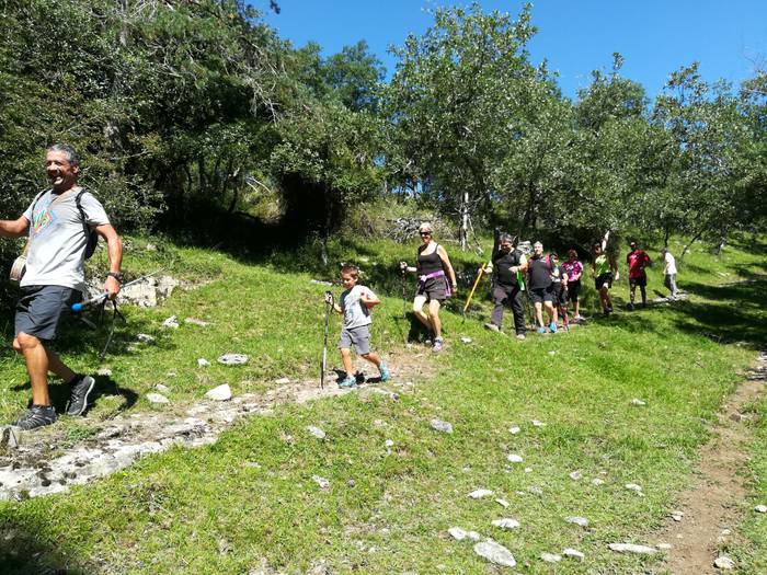 Eguzkia lagun, jende ugari b 17 1501332406074