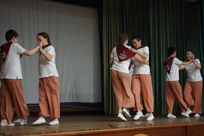 Erauntsi dantza taldeak erak 43 1746519735493