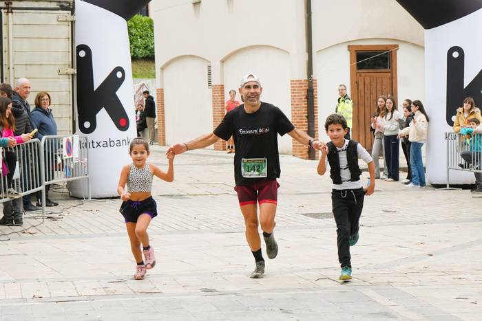 Hirurehundik gora korrikalar 74 1761471943129