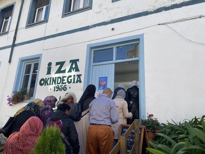 55 lagun bildu zituen bigarr 11 1763132238069