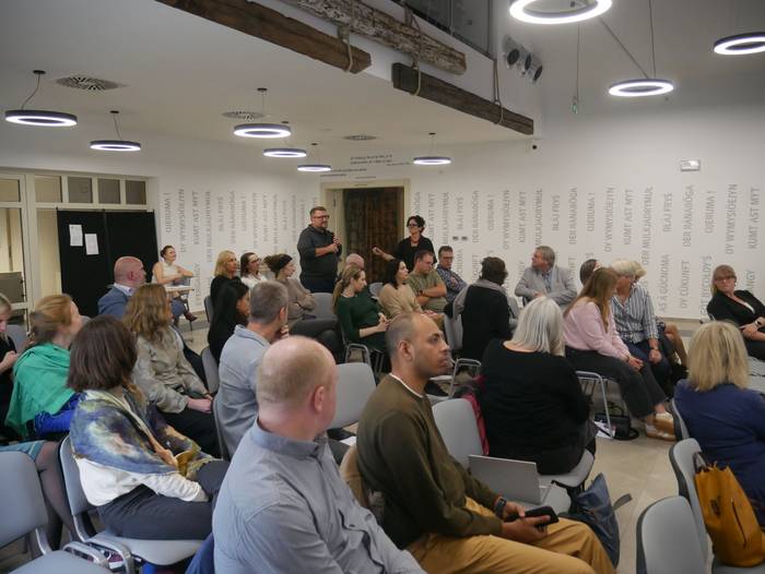 Eletik alera, Europako hizku 45 1759330597904