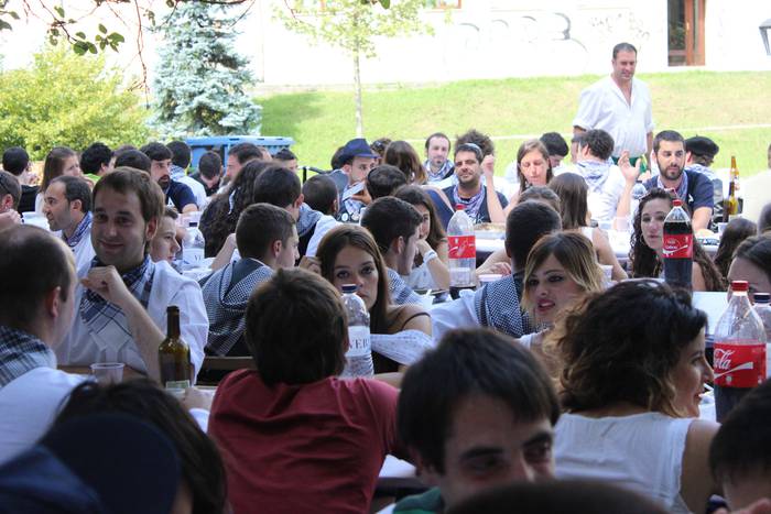 Sokatik tiraka itzuli dira j 63 1503500829254