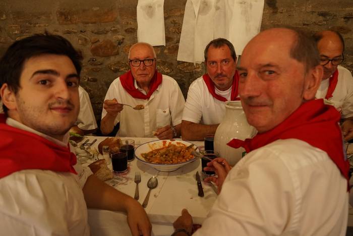 Ehunka kofrade bildu dira el 26 1756714015820