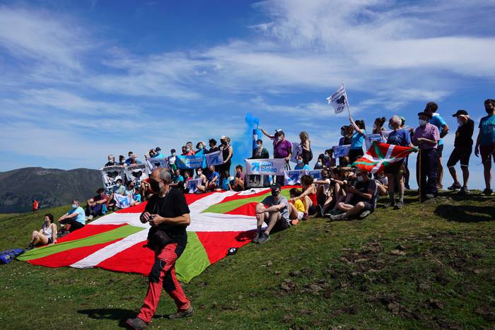 Dozenaka lagun igo dira esku 54 1620624410336