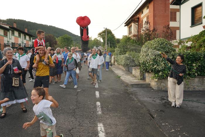 Arteko Gure Aman elkartu eta 77 1757796508695