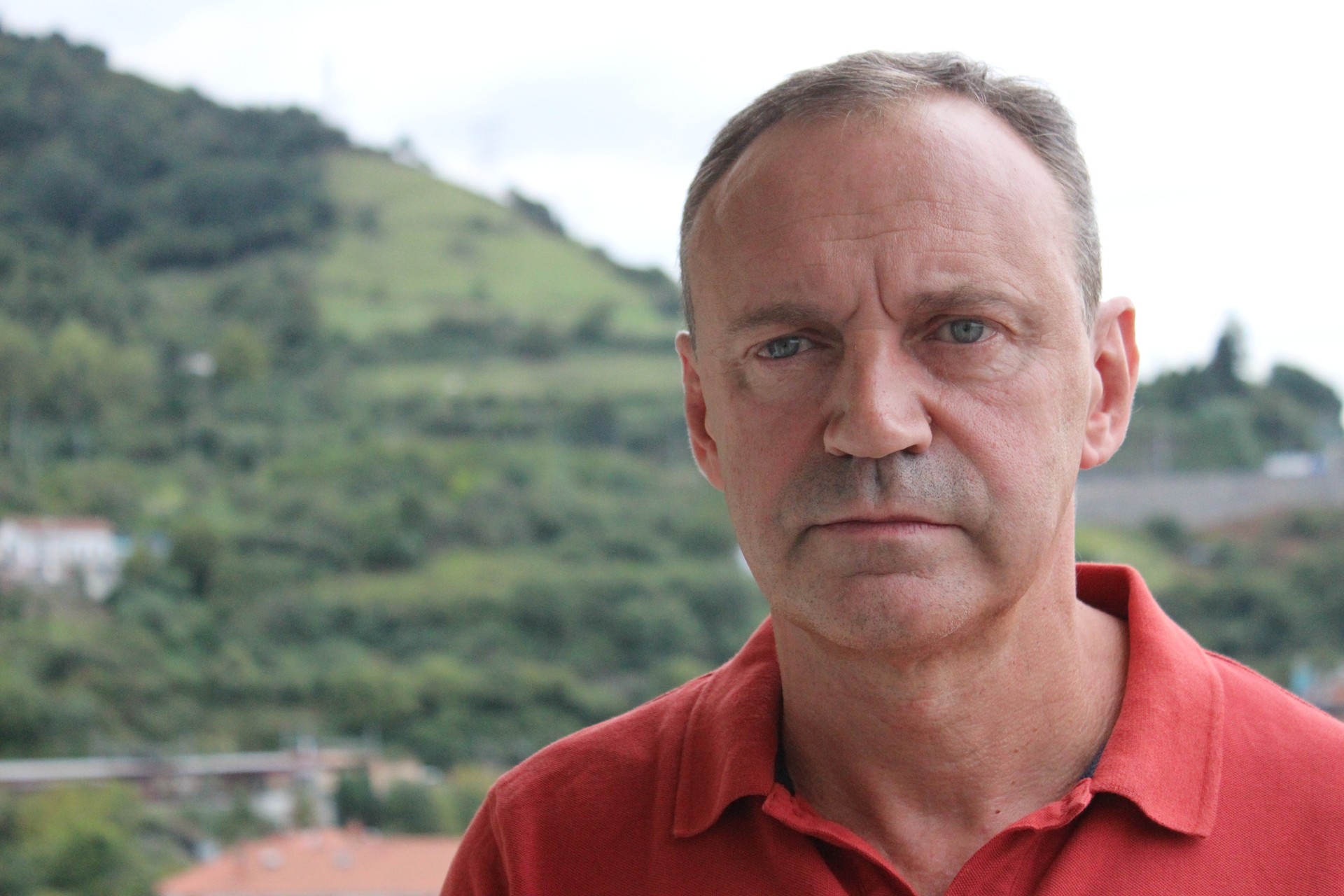 “Guztiz abandonatuta sentitu gara gure alaba hil zenetik, badirudi ez dela ezer gertatu”