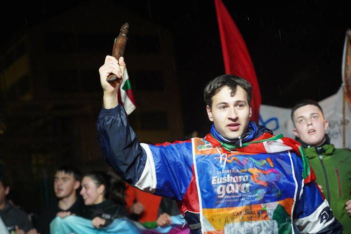 Aldarrikapenez eta pirotekni 221 1774615726359