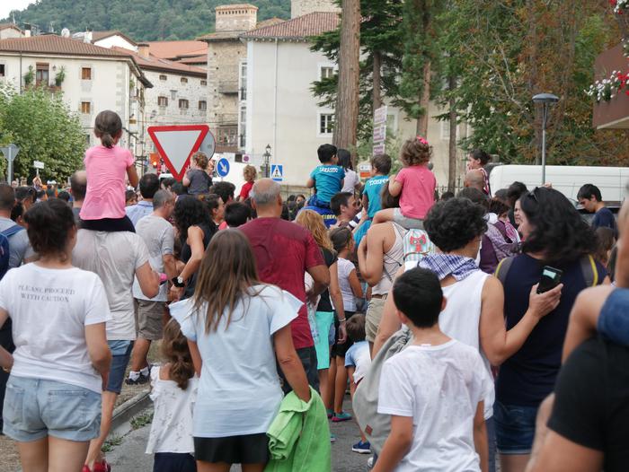 Ura eskatzen zeharkatu dute  21 1536436587263