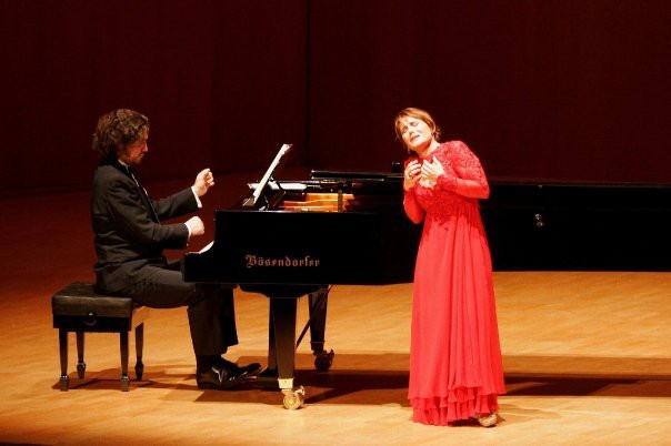 Artziniegara helduko da bihar Donostiako Musika Hamabostaldia Leticia Vergara eta Maciej Pikulskiren eskutik