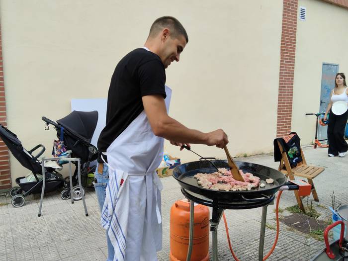 Paella, tortilla eta jokoak  27 1754350708054