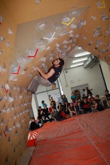 Maila handiko eskalatzaileak Amurrioko Boulderrean