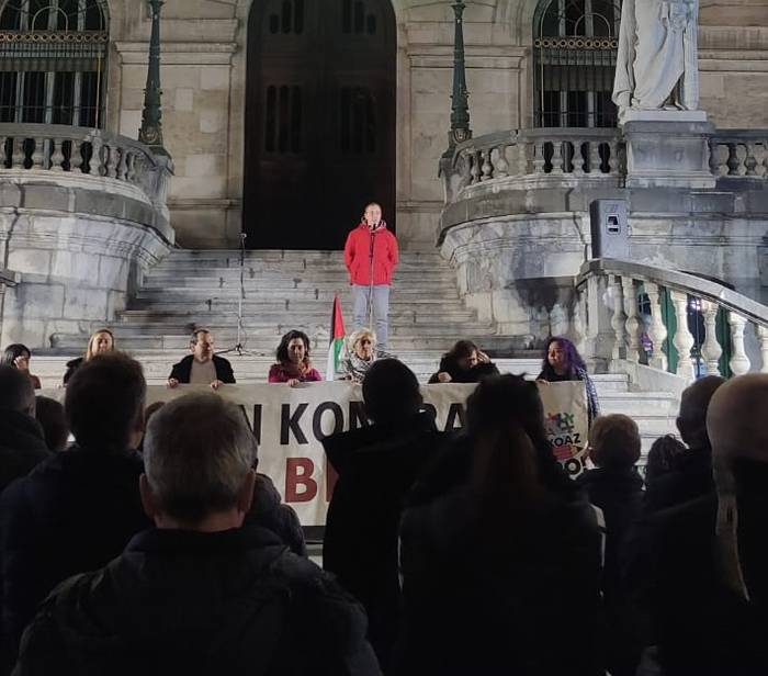 Iñaki Cabezak jarri ditu bertsoak Bilboko segregazioaren kontrako manifestazioan