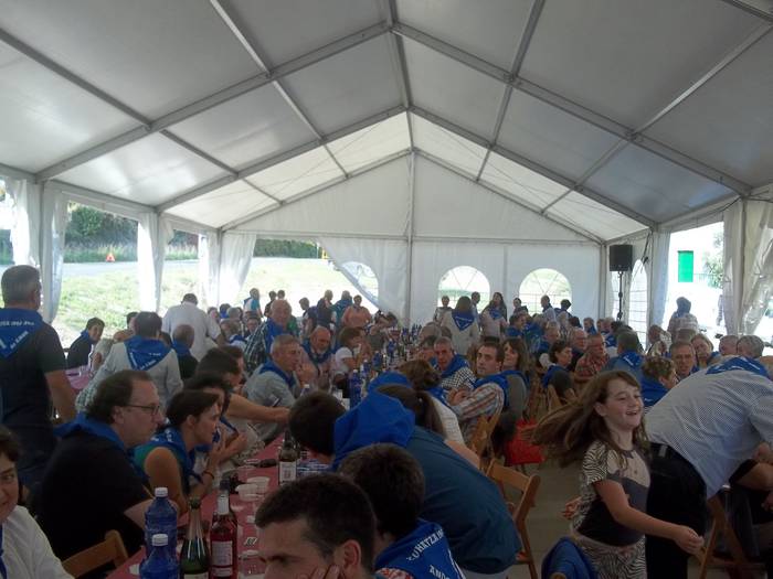 Auzokide ugarik hartu zuten  18 1506366301393