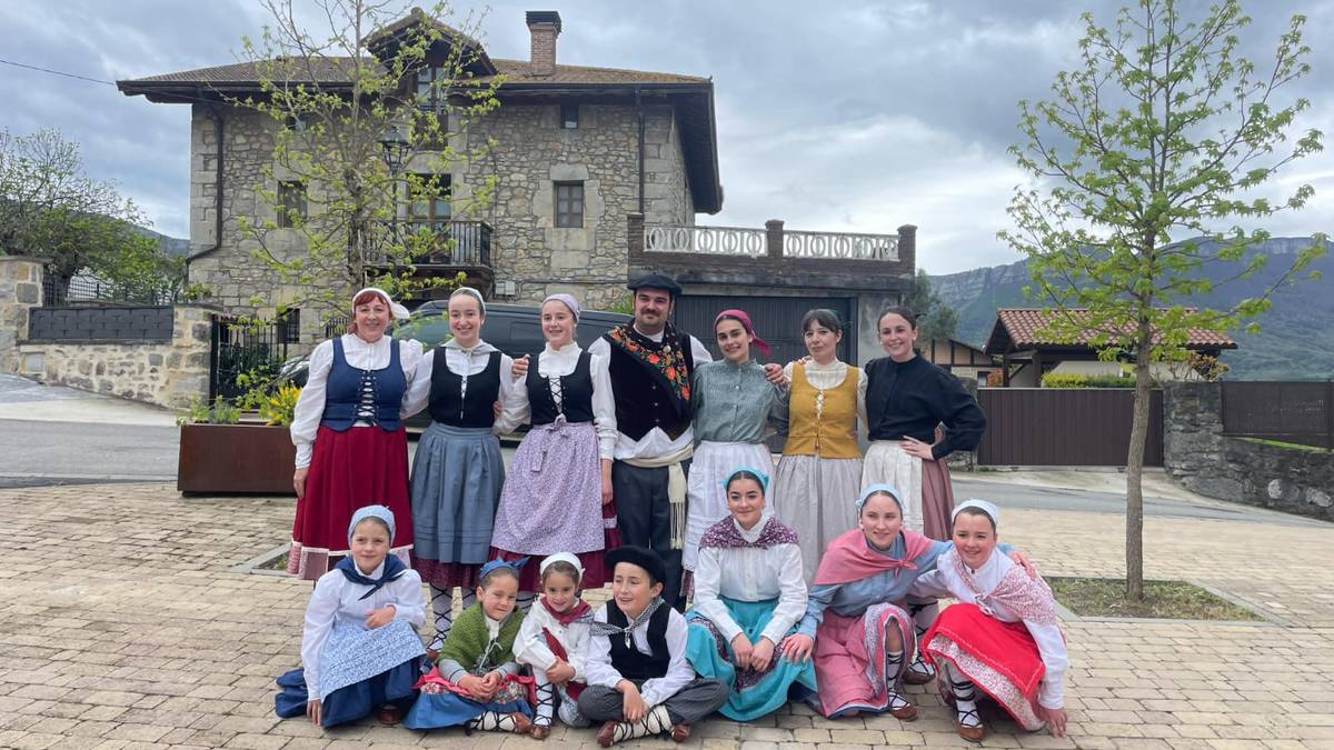 Erauntsi Dantza Taldeak alaitu ditu Artomañako Jaiak