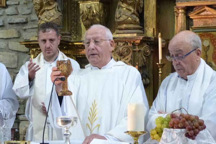 Auzokide ugarik hartu zuten  60 1506366626419