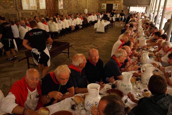 Ehunka kofrade bildu dira el 3 1756713954809