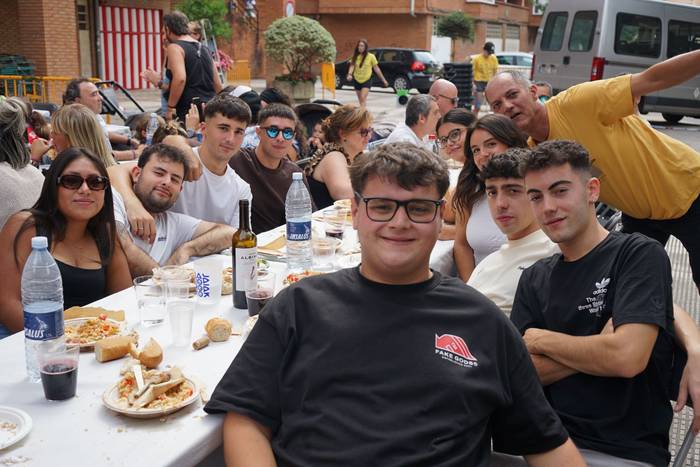 Ehunka lagun bildu ditu Lati 4 1758394261674