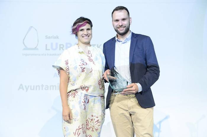 Jasangarritasunaren arloan egindako lanaren aitortza jaso du Urduñako Udalak, Lurra Sarien laugarren edizioan