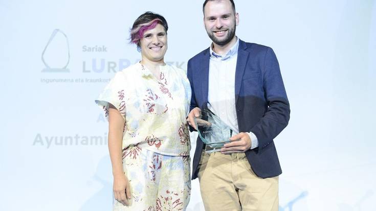 Jasangarritasunaren arloan egindako lanaren aitortza jaso du Urduñako Udalak, Lurra Sarien laugarren edizioan
