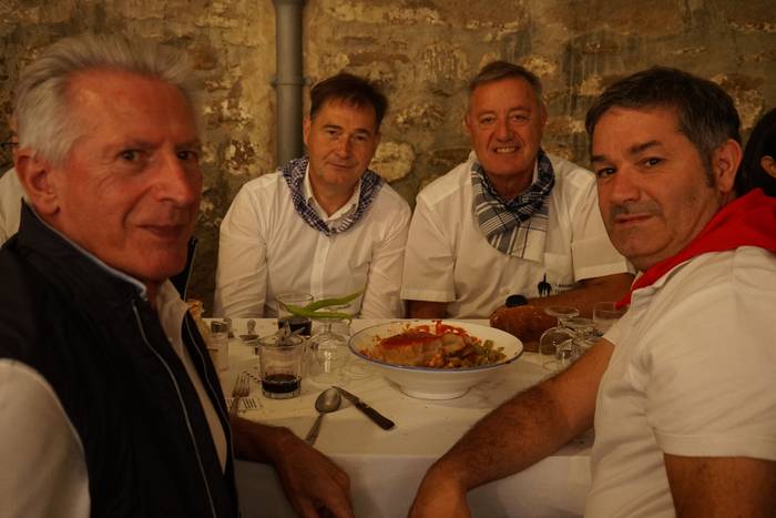 Ehunka kofrade bildu dira el 30 1756714023926