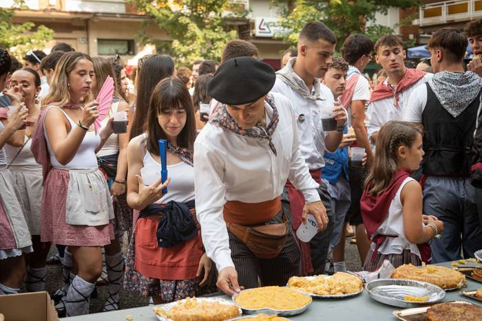 Festa-giro goria piztu du La 1 1755256917740