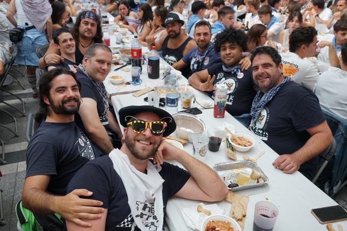 Jendetza batu da kuadrillen  41 1756402035991