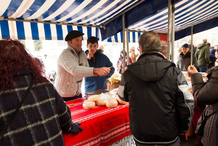 Gabonetako elkartasun azokak 79 1513602927663