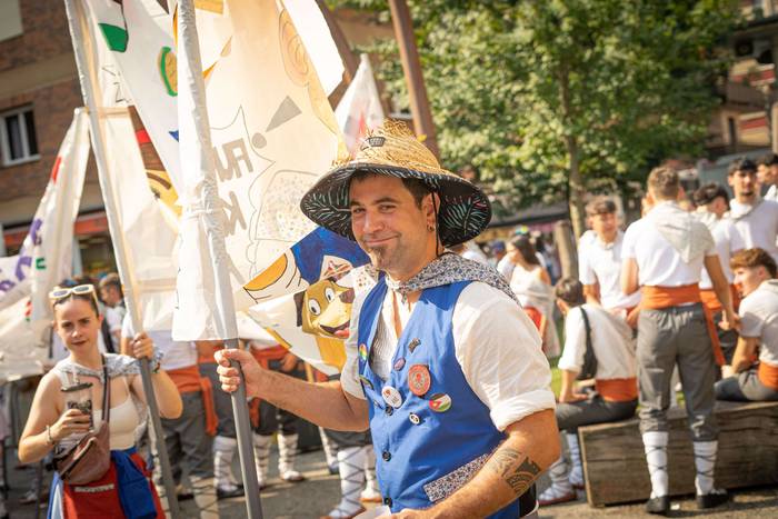 Festa-giro goria piztu du La 12 1755256944728