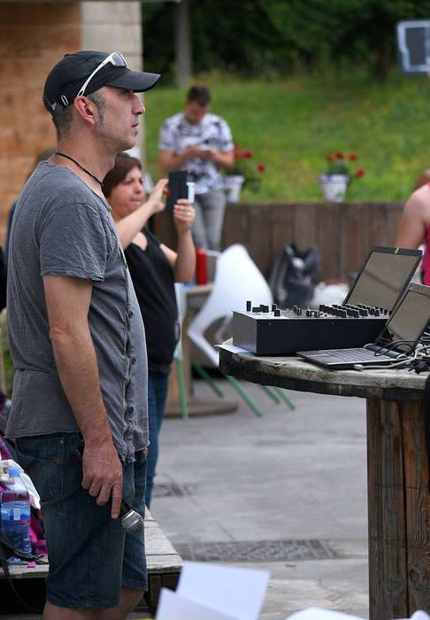 Zumba dantzatzeko elkartu zi 20 1498479771860