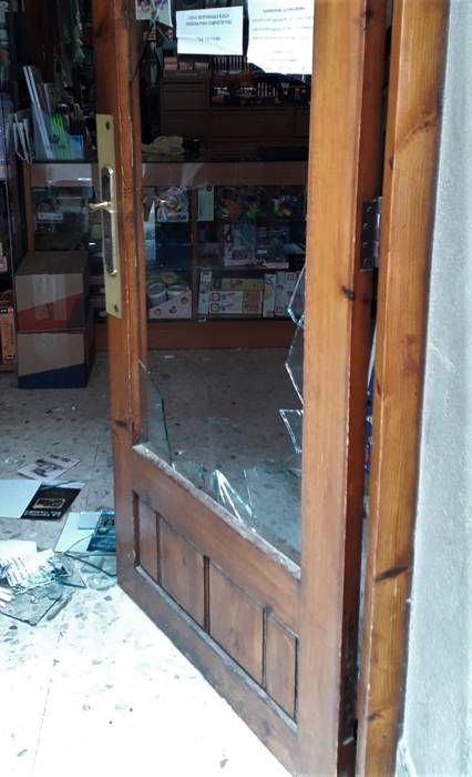 Amurrioko Libreria Sanzen lapurtu zuten pasa den astean