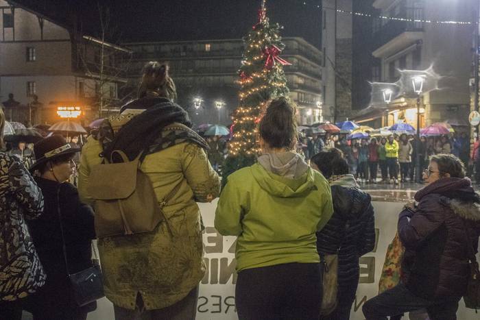 Jende ugarik salatu zuen atz 6 1513671058801