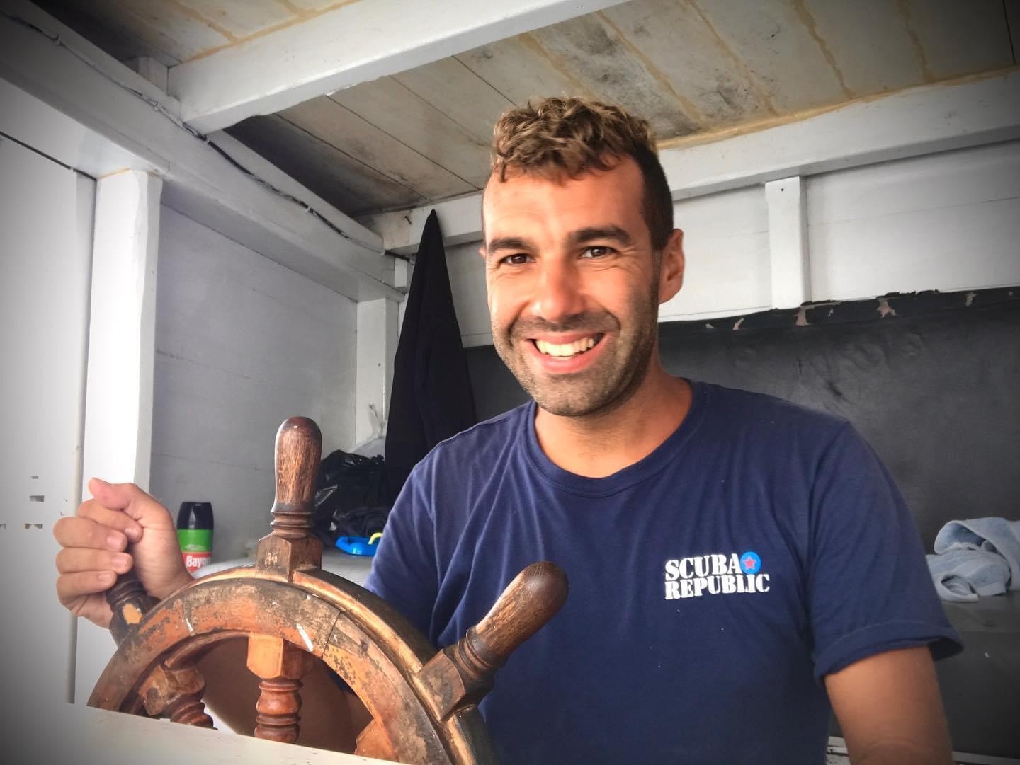 “Ur azpian beste mundu mota bat daukagu eta jende askok ez du altxor hori ezagutzen”