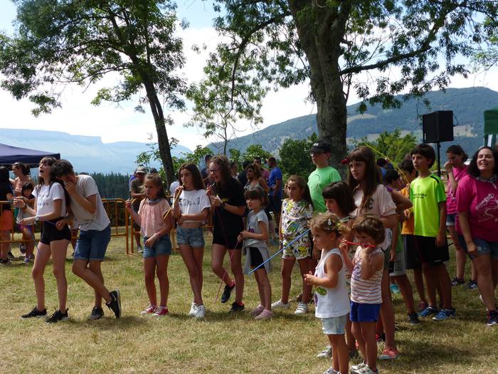 Jende ugari bildu zen Ama Zu 24 1565382418183