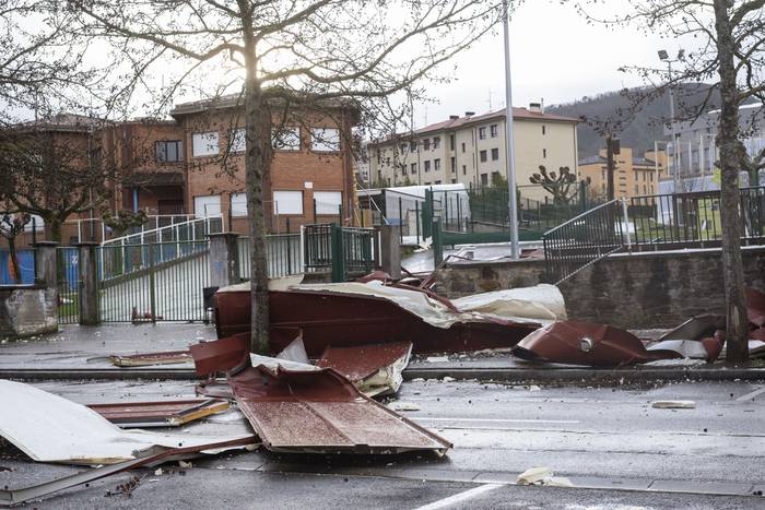 Mendiko Eskolako teilatua er 1 1769359241383