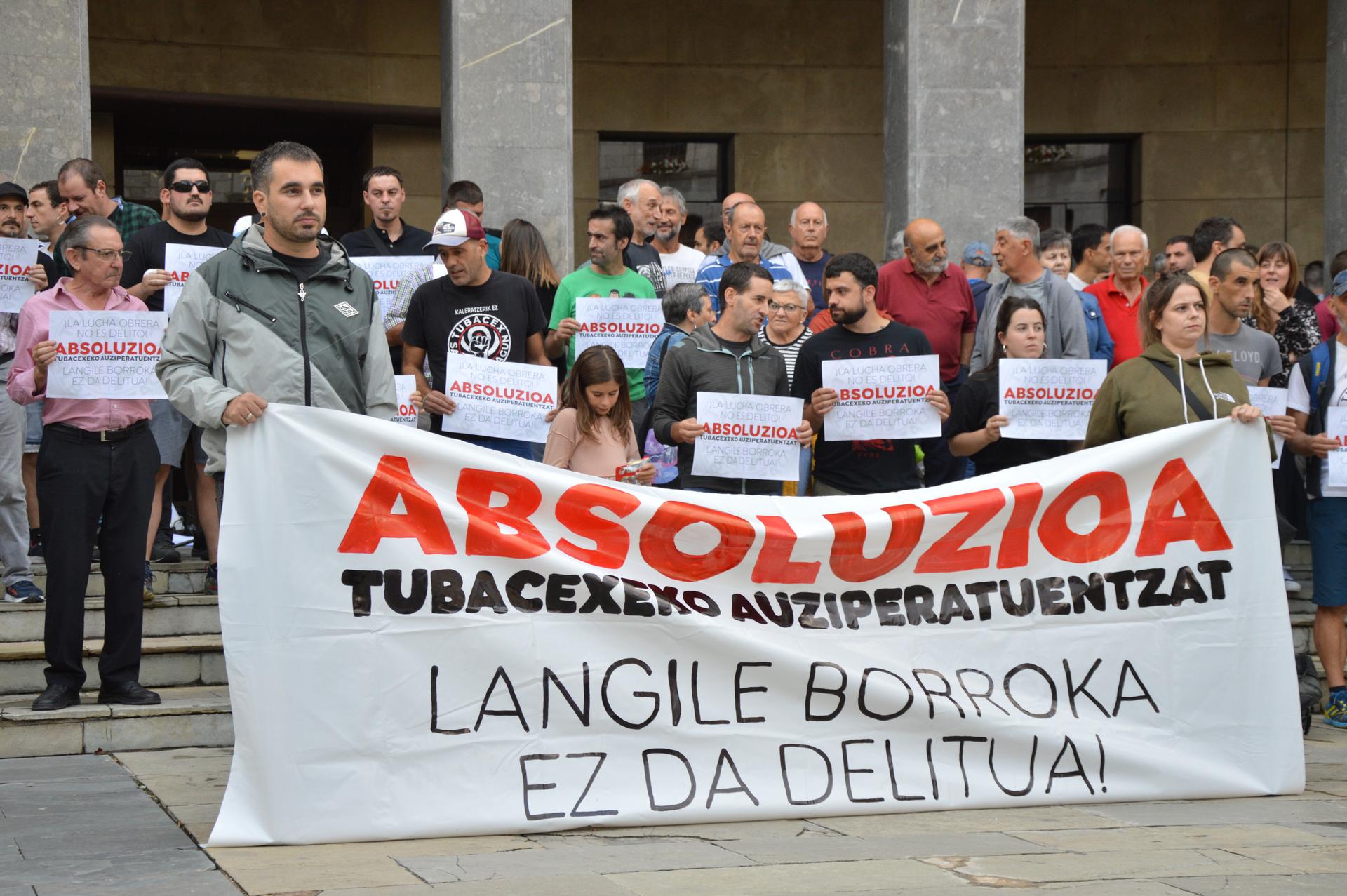 Tubacexeko beste grebalari bat absolbitu dute, sei hilabeteko espetxe zigorra jaso ondoren ertzain bat erasotzeagatik